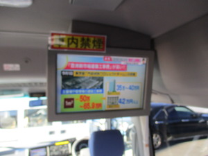 後部座席に乗っても退屈しない。リアモニターが標準装備。