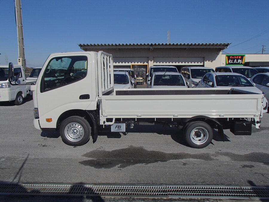 荷物を運ぶに最適なトラックです。