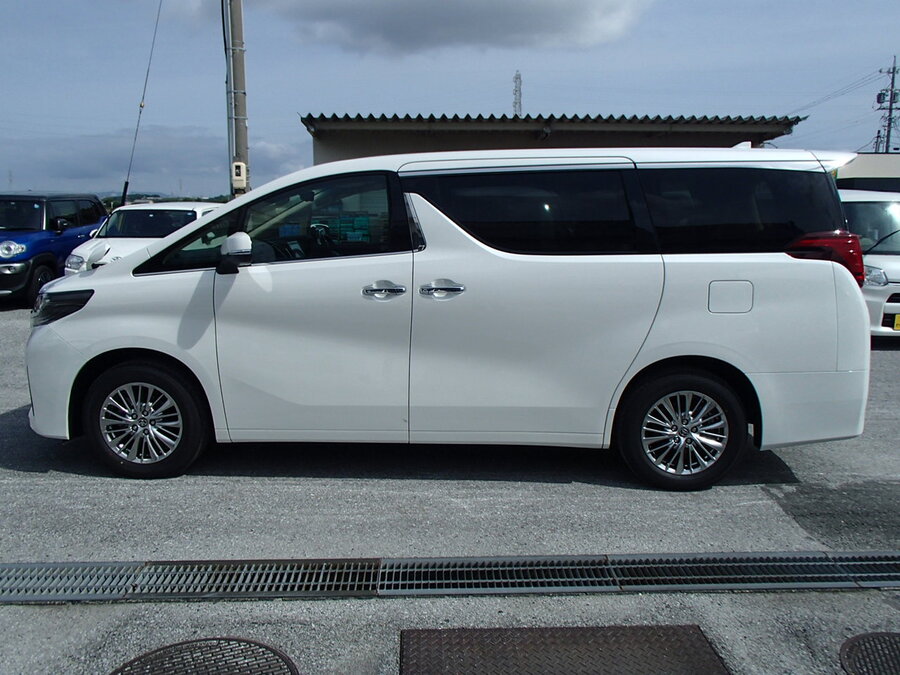 ゆったりサイズとスライドドアで乗り降り楽々。