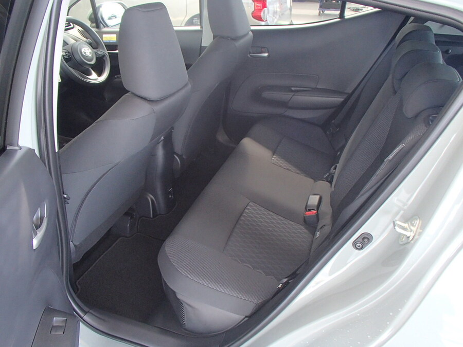 大人が4人乗車できる室内スペース