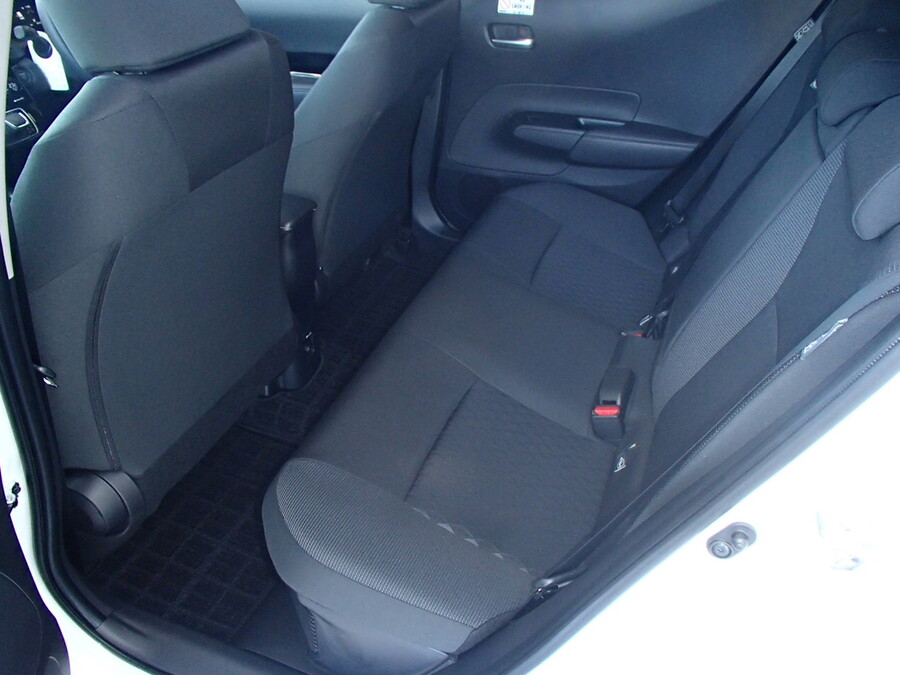 大人が4人乗車できる室内スペース