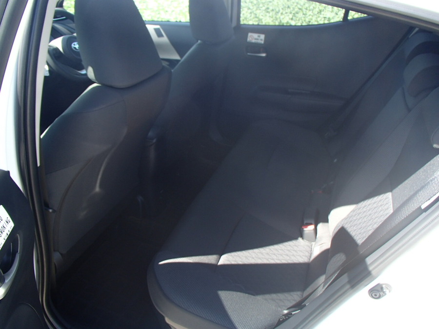 大人が4人乗車できる室内スペース