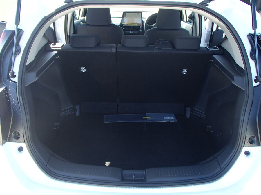 コンパクトだけど荷台は広く、荷物もしっかり載せられます。