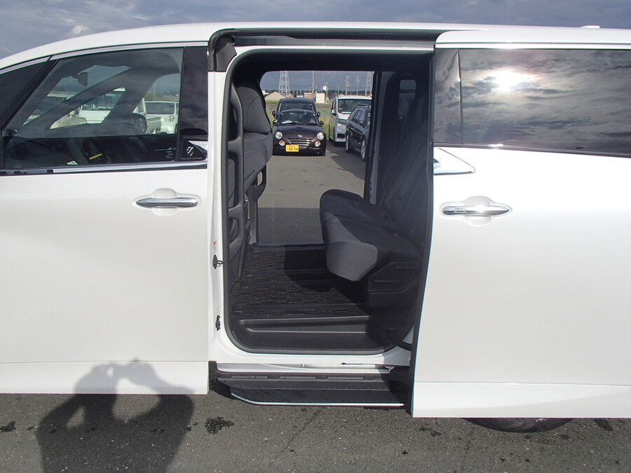 ワンタッチスライドドア・左右オートステップ付き