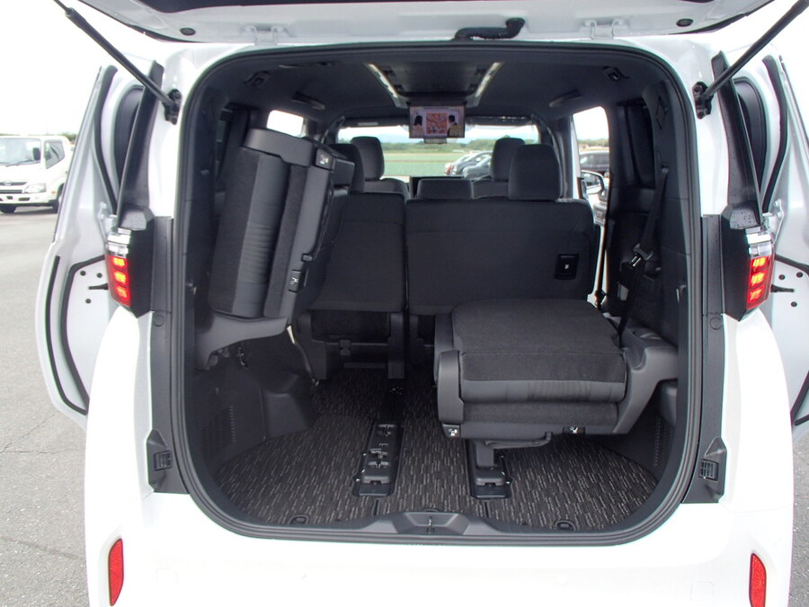 サードシートアレンジでさらなる快適空間へ