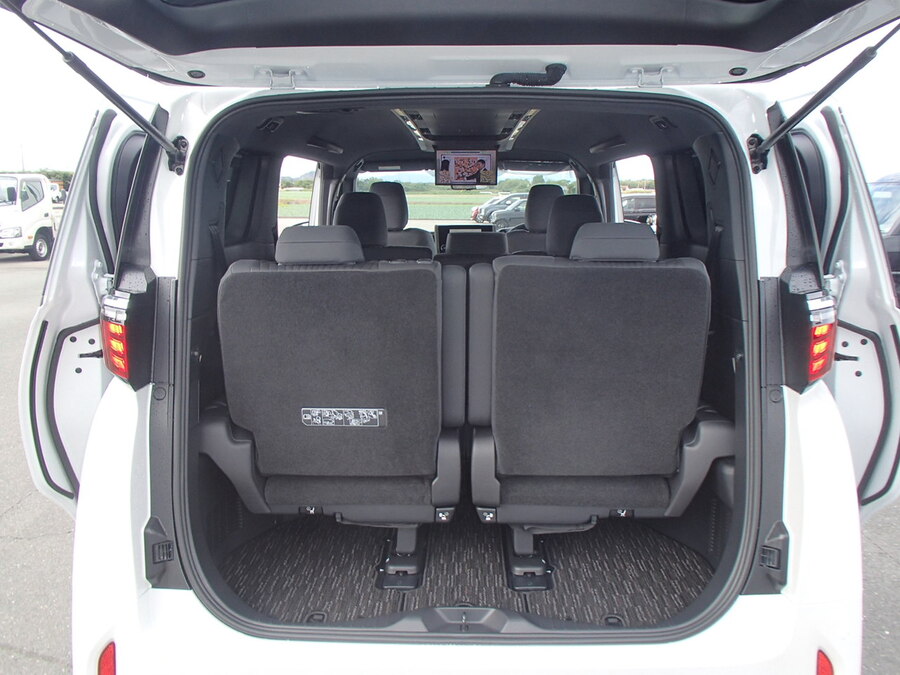 サードシートアレンジでさらなる快適空間へ