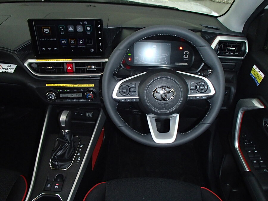 スマートホン連携のディスプレイオーディオ付き