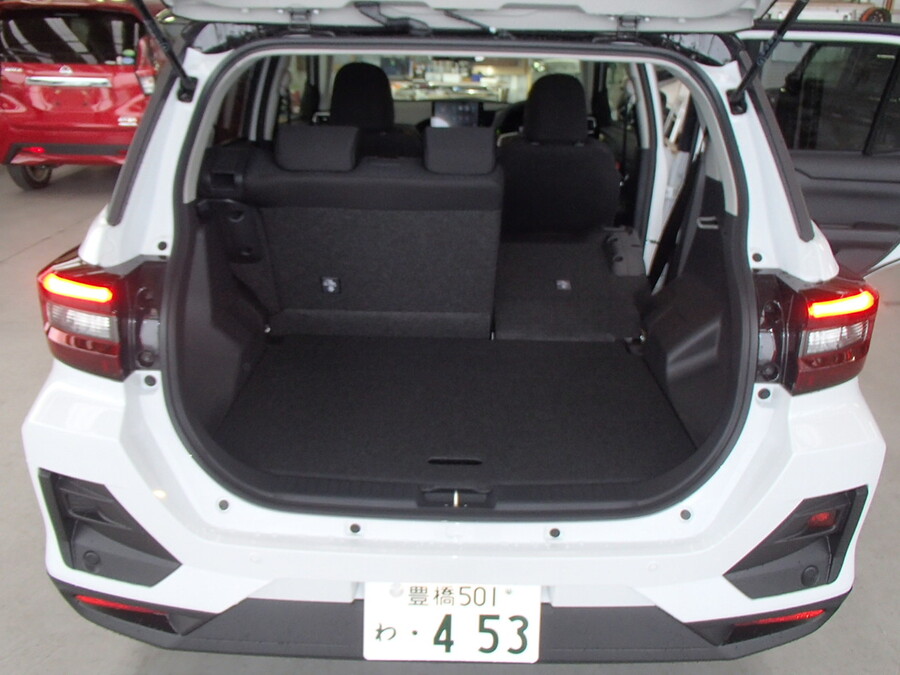 シートアレンジ次第で多くの荷物を積み込む事ができます。