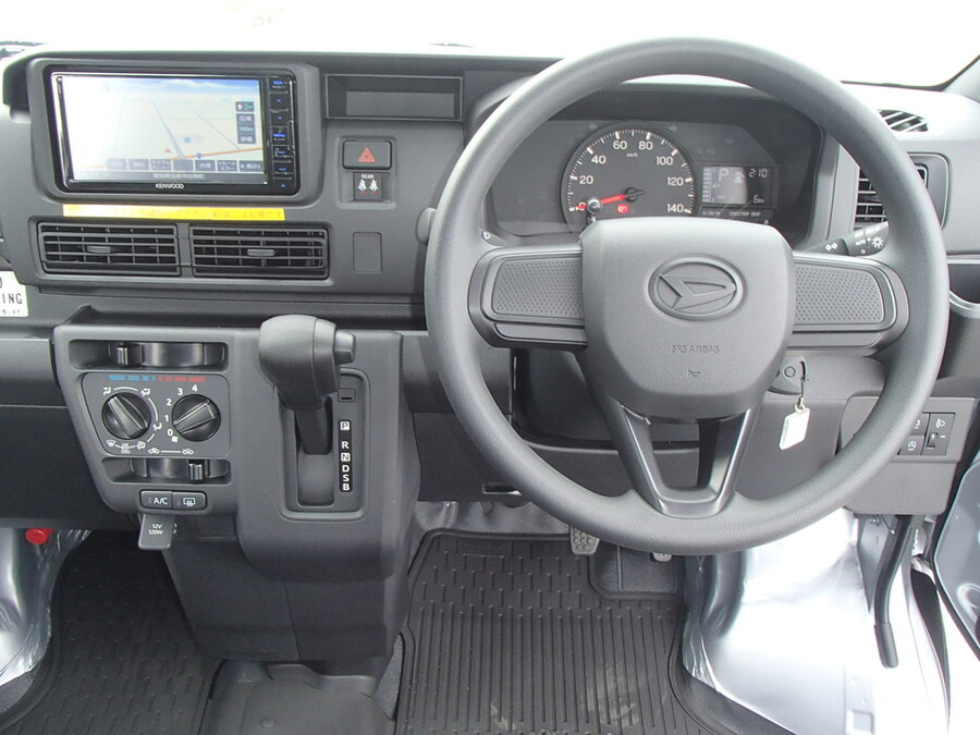 ナビ・ドラレコ・ETC標準装備です。