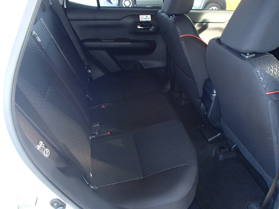 荷室幅と荷室高に十分なゆとりを確保したラゲージスペース。